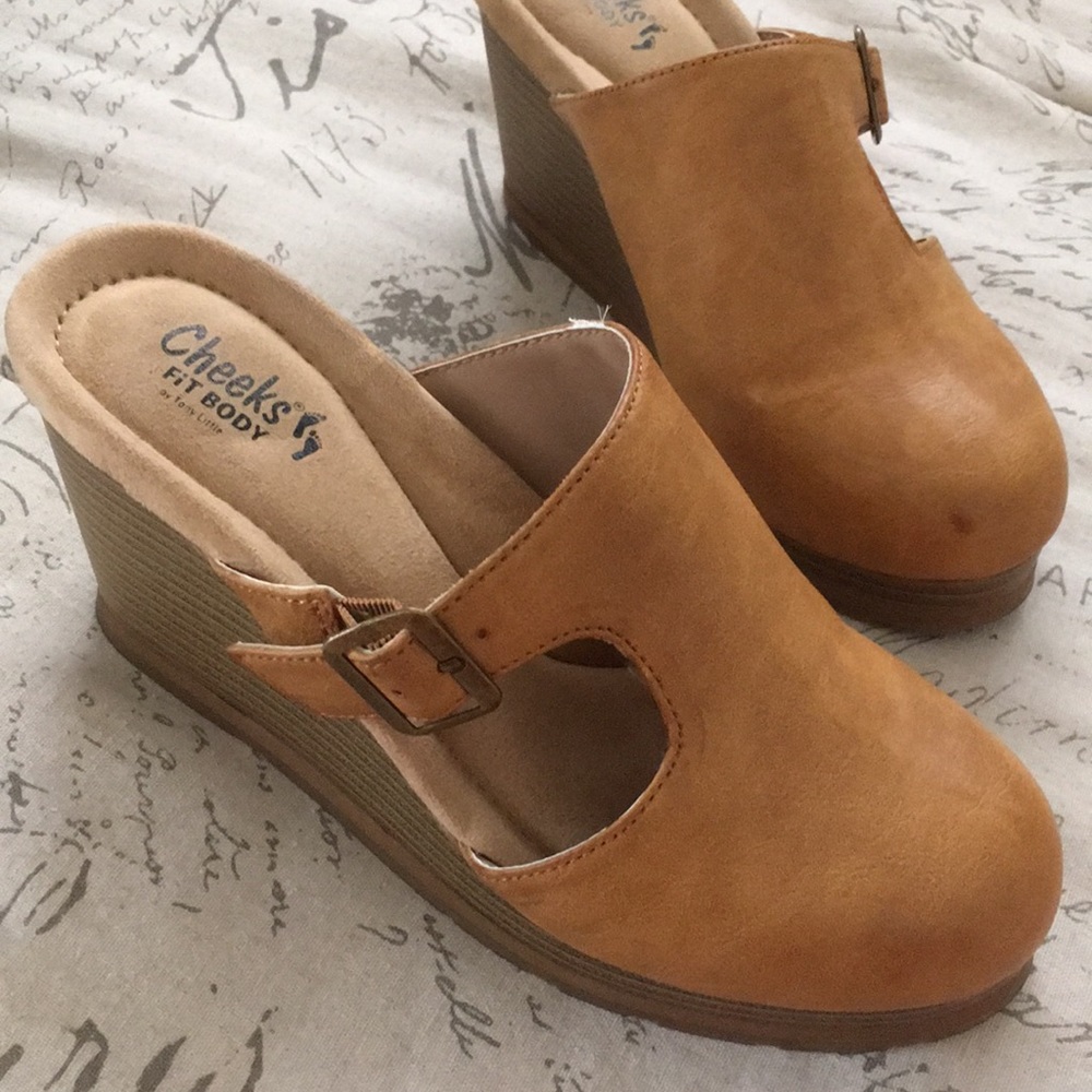 Women’s Wedge Clogs